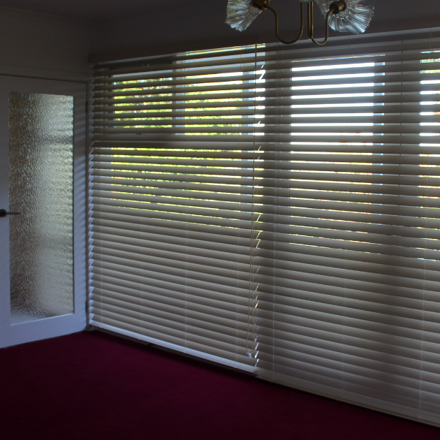 Norman Venetian Blinds 2 aspect ratio 650 650
